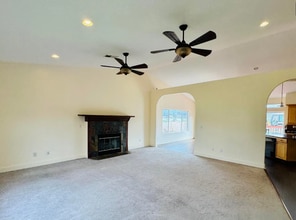 16545 Wardlaw Dr in Springville, CA - Foto de edificio - Building Photo