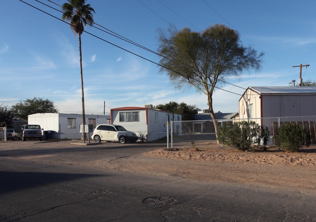 & 1501 E Mossman in Tucson, AZ - Building Photo