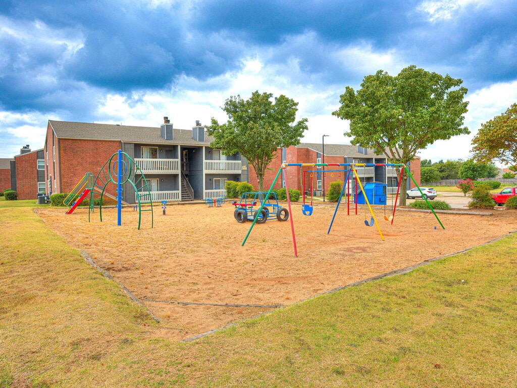 Eastlake Village Apartments in Oklahoma City, OK