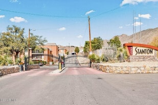 4433 N Stanton St in El Paso, TX - Building Photo