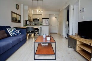 1248 De L'hôtel-De-Ville Av in Montréal, QC - Building Photo