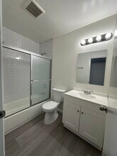 2020 Preuss Rd, Unit 105 in Los Angeles, CA - Building Photo - Building Photo