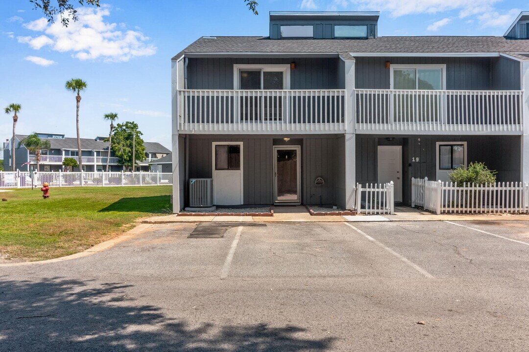 20 Court Dr in Destin, FL - Building Photo