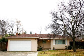898 W San Gabriel Ave in Clovis, CA - Building Photo - Building Photo
