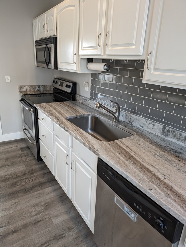 264 Elm St, Unit 1 in Biddeford, ME - Foto de edificio - Building Photo