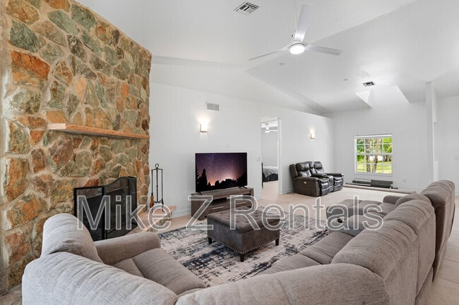 2261 Krape Rd in Naples, FL - Building Photo - Building Photo