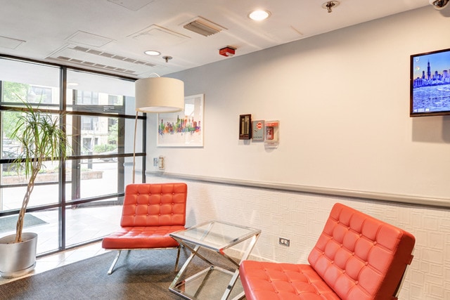 711 W Gordon Ter, Unit 311 in Chicago, IL - Foto de edificio - Building Photo