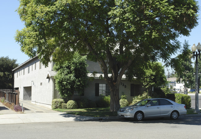 135 S Junipero Serra Dr in San Gabriel, CA - Foto de edificio - Building Photo