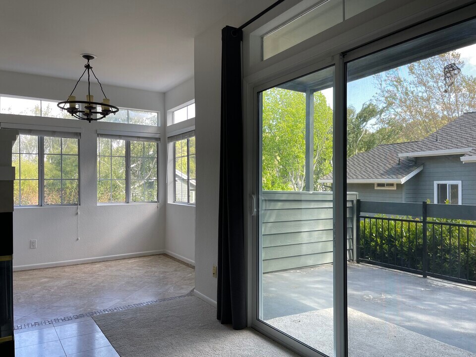 8110 Mountain View Dr, Unit A in Pleasanton, CA - Foto de edificio