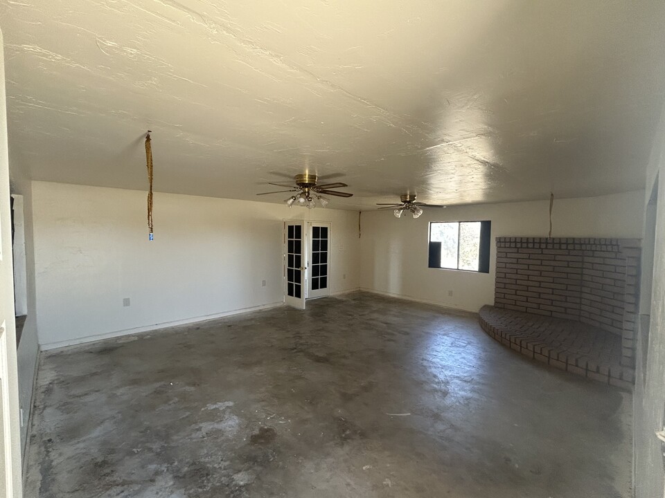17695 Ave 12 in Madera, CA - Foto de edificio