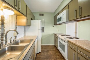 2005 S 8th St in Waco, TX - Building Photo