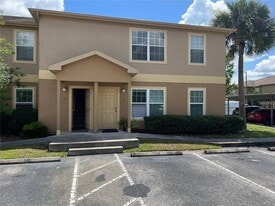36320 Stonewood Ln, Unit 202 in Zephyrhills, FL - Building Photo