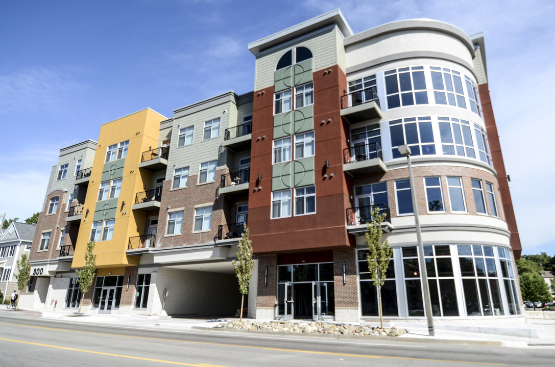 300 Grand Apartments in East Lansing, MI - Foto de edificio