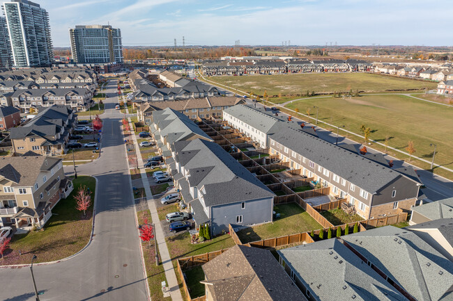 2406 Steeplechase St in Oshawa, ON - Building Photo - Building Photo