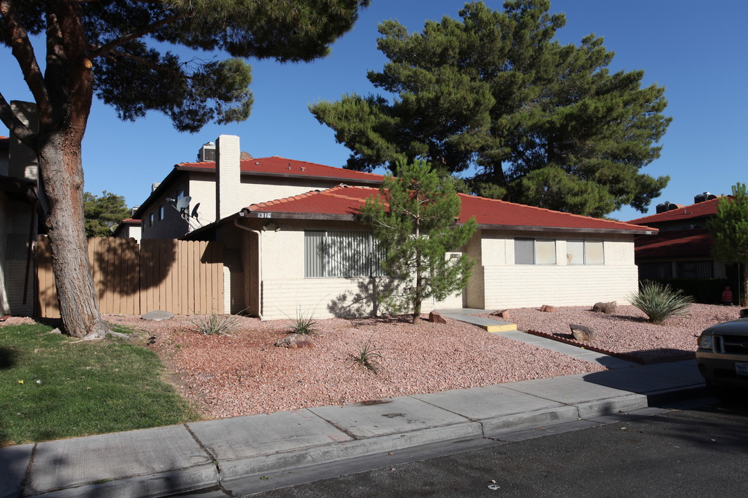 1314 Hacienda Ave in Las Vegas, NV - Building Photo