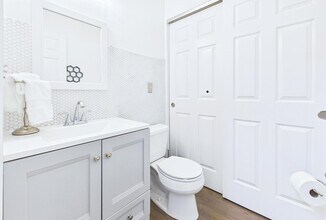 764 Cherry Creek Dr in Grayslake, IL - Building Photo - Building Photo