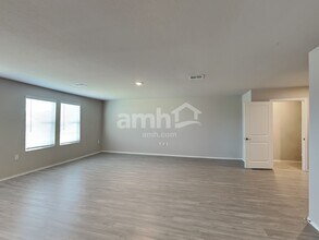 7330 Rosada Way in San Antonio, TX - Foto de edificio - Building Photo