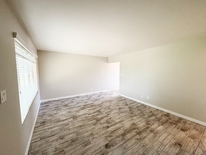 5105 S La Rosa Dr in Tempe, AZ - Foto de edificio - Building Photo