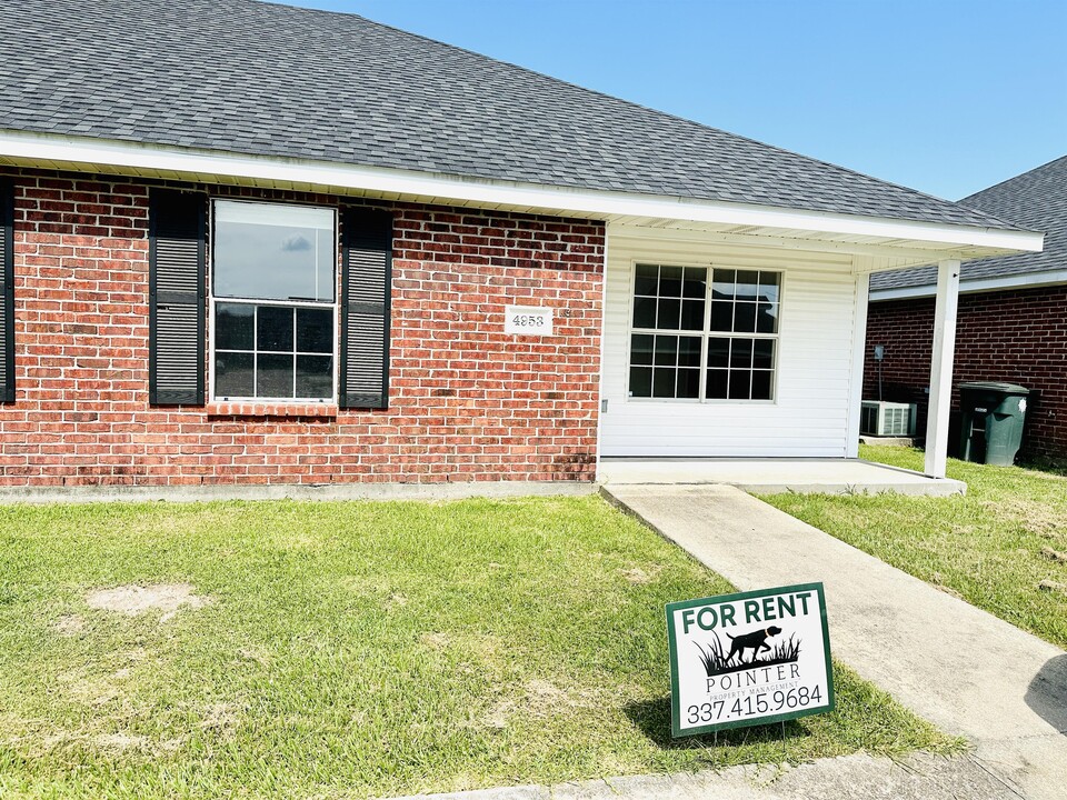 4953 E Vintage Ln in Lake Charles, LA - Foto de edificio