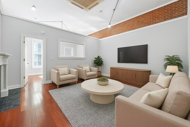 167 Beacon St, Unit 1 in Boston, MA - Building Photo - Building Photo