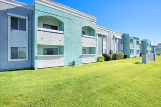 Park Alta in Phoenix, AZ - Building Photo - Building Photo