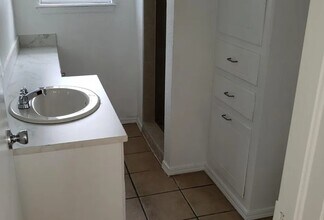 2638 SW 60th St in Oklahoma City, OK - Building Photo - Building Photo