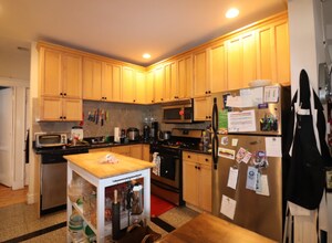 69 Babcock St, Unit 2 in Brookline, MA - Foto de edificio - Building Photo
