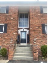 31831 Grand River Ave, Unit 9 in Farmington, MI - Building Photo