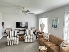 8911 E Circle Dr N in Syracuse, IN - Building Photo - Building Photo