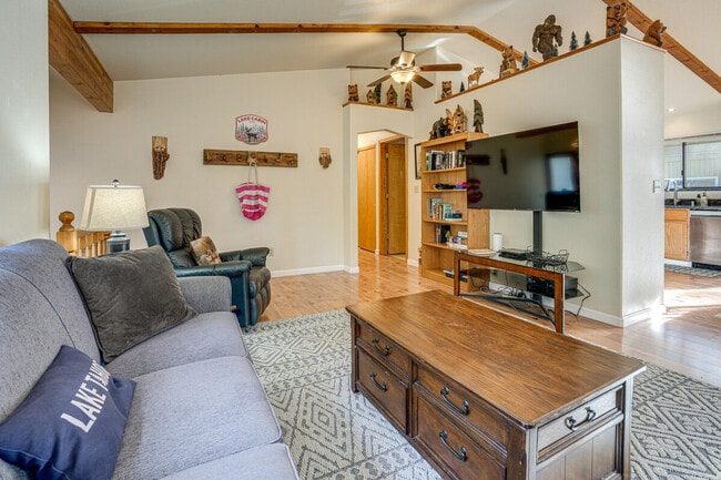 2634 Pinter Ave in South Lake Tahoe, CA - Building Photo - Building Photo