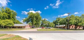 3311 E FM 813 in Palmer, TX - Building Photo