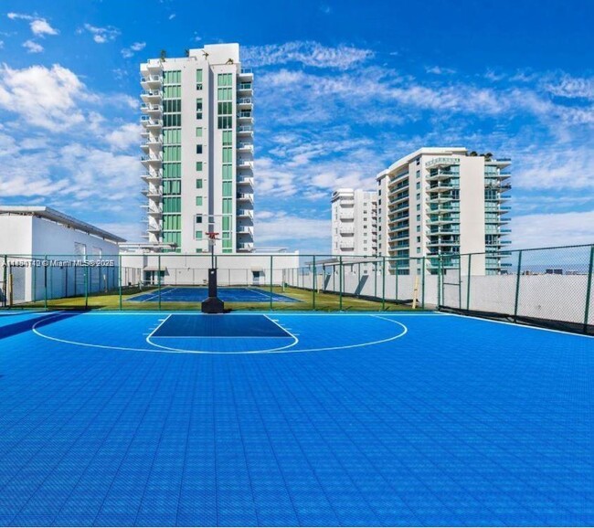7930 East Dr in North Bay Village, FL - Building Photo - Building Photo