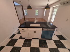 131 W Walnut Ln, Unit Carriage House 2nd flr in Philadelphia, PA - Building Photo - Building Photo