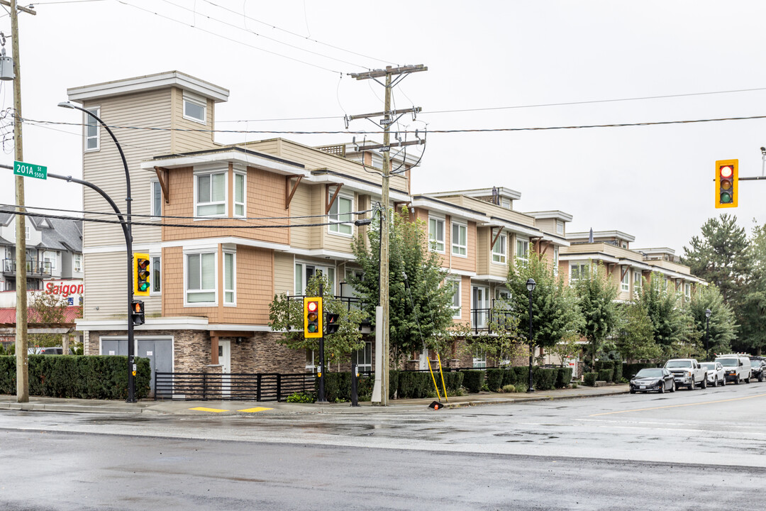 20166 56 Av in Langley, BC - Building Photo