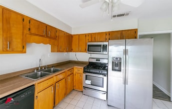 1913 Lee St in Bossier City, LA - Foto de edificio - Building Photo