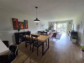 16171 Blatt Blvd in Weston, FL - Building Photo - Building Photo