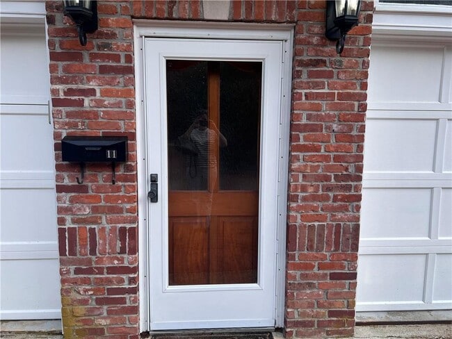 11 Admiral Kalbfus Rd in Newport, RI - Building Photo - Building Photo