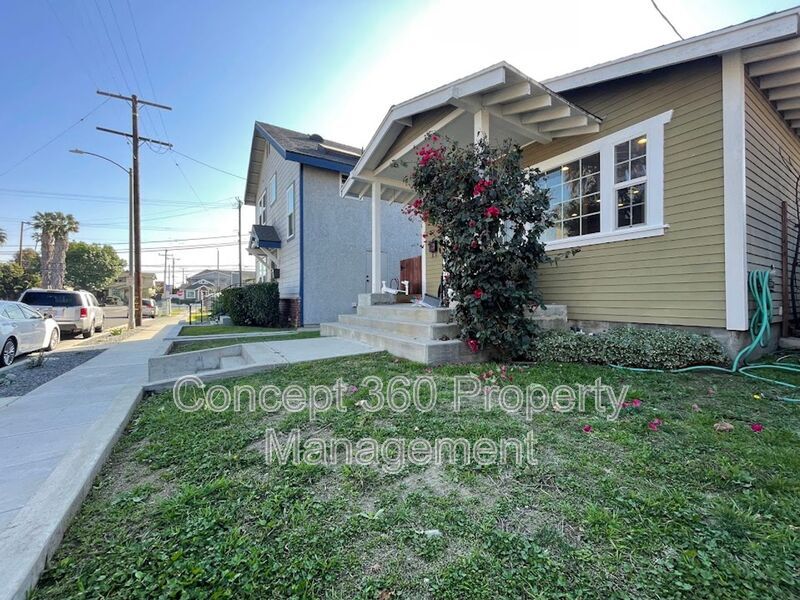 1025 Grand Ave in Long Beach, CA - Building Photo