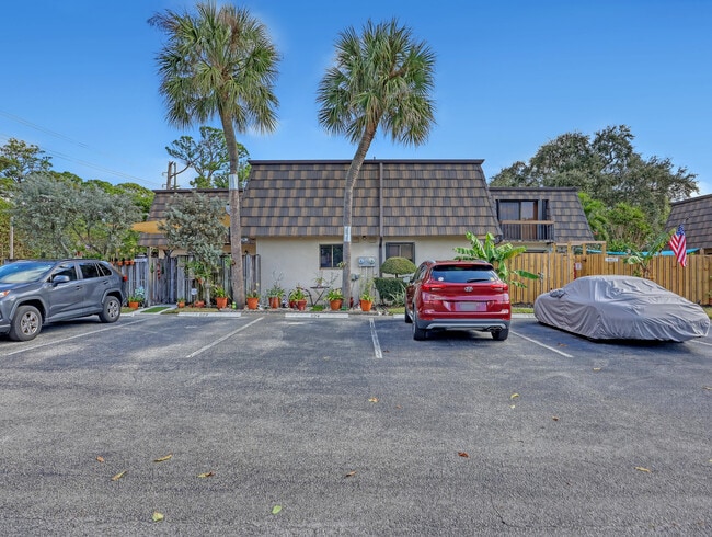 4095 Palm Bay Cir in West Palm Beach, FL - Building Photo - Building Photo