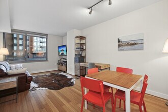 2001 15th St N, Unit 401 in Arlington, VA - Building Photo - Building Photo