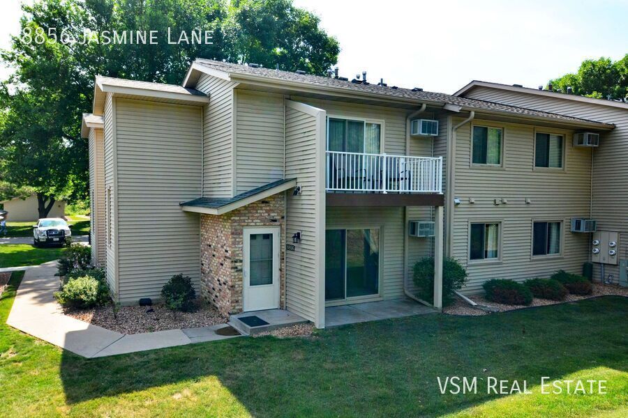 8856 Jasmine Ln in Eden Prairie, MN - Building Photo