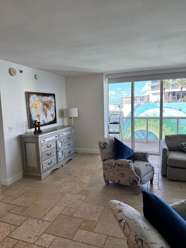 1800 S Ocean Dr in Hallandale Beach, FL - Building Photo - Building Photo