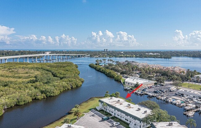 2800 Indian River Blvd in Vero Beach, FL - Building Photo - Building Photo