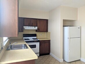 1102 Broadway, Unit 1 in Somerville, MA - Building Photo - Building Photo