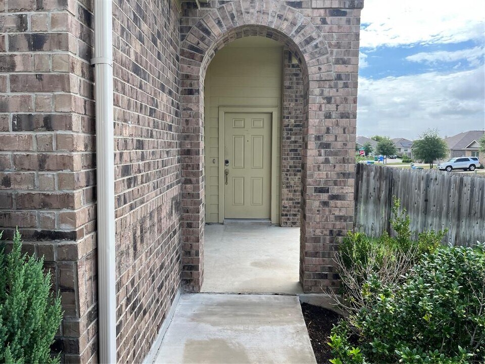 21601 Gallus Dr in Pflugerville, TX - Foto de edificio