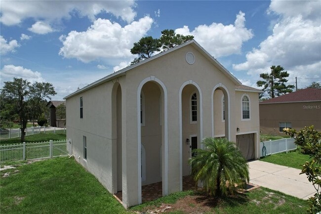 property at 5060 Spanish Oaks Blvd