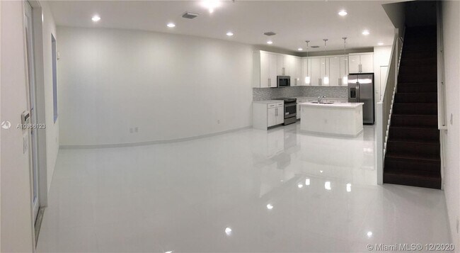 2621 NE 212th Terrace-Unit -207 in Miami, FL - Building Photo - Building Photo