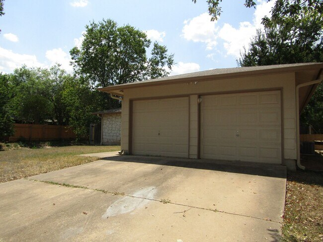 7612 Islander Dr in Austin, TX - Building Photo - Building Photo
