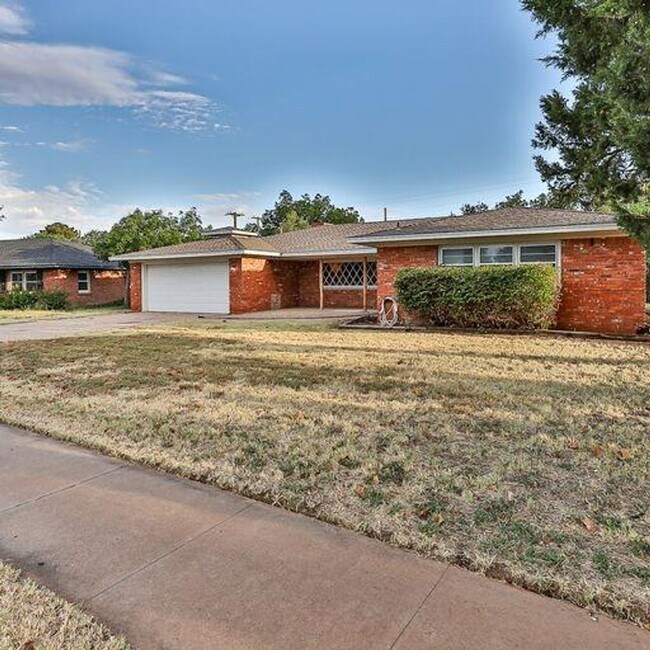 2110 65th St in Lubbock, TX - Building Photo - Building Photo