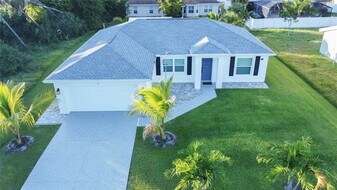 1301 S Haberland Blvd in North Port, FL - Building Photo